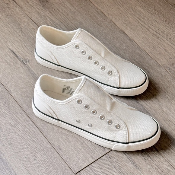 Canvas Slip On Sneaker NWT - Picture 4 of 6